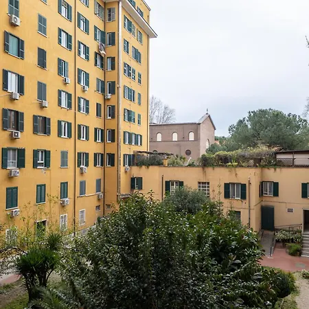 Guesthost - Pannonia Colosseum *